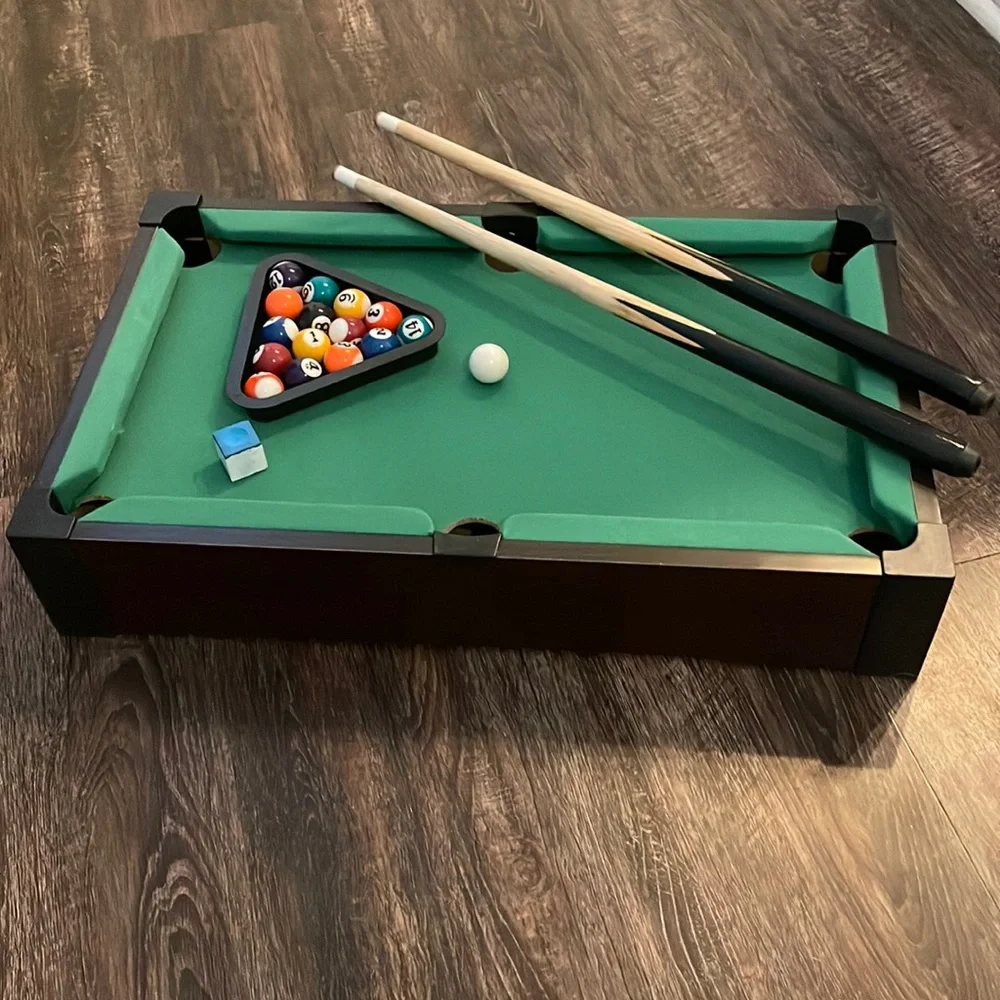 Tabletop pool table - Picture 1 of 5
